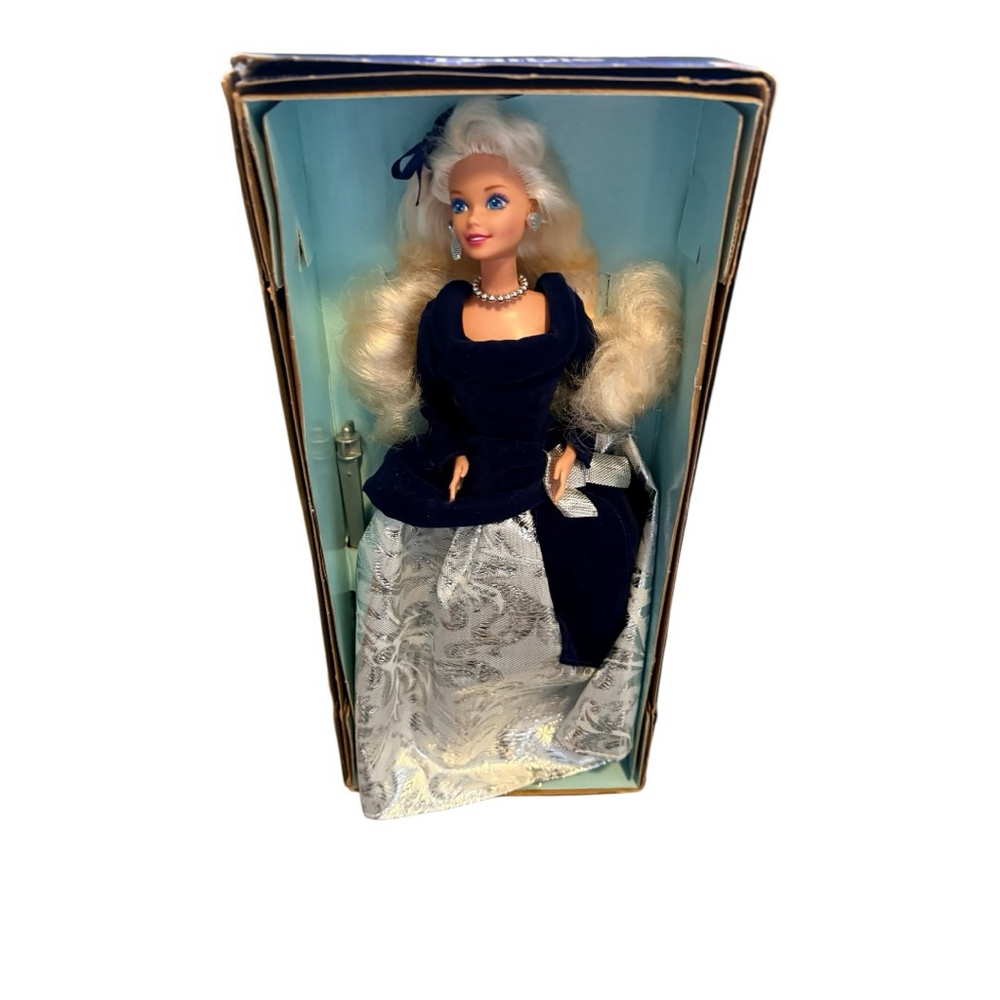 Barbie 95' Avon Winter Velvet Barbie First in Series Special Edition